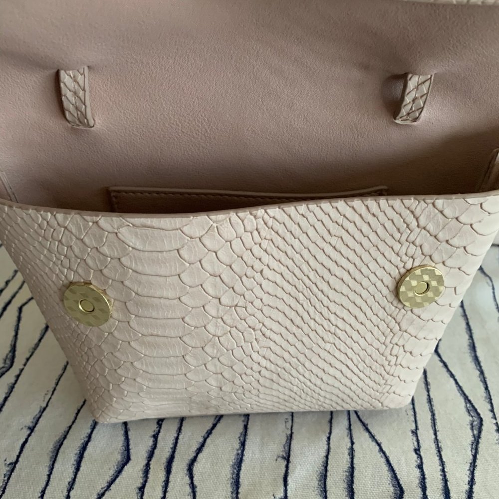 Vera New York Crossbody Bag In Blush - Picture 9 of 13